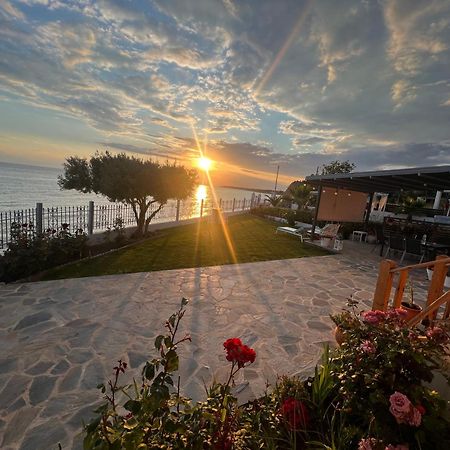 Beachfront Villa Athina Vergia Bagian luar foto