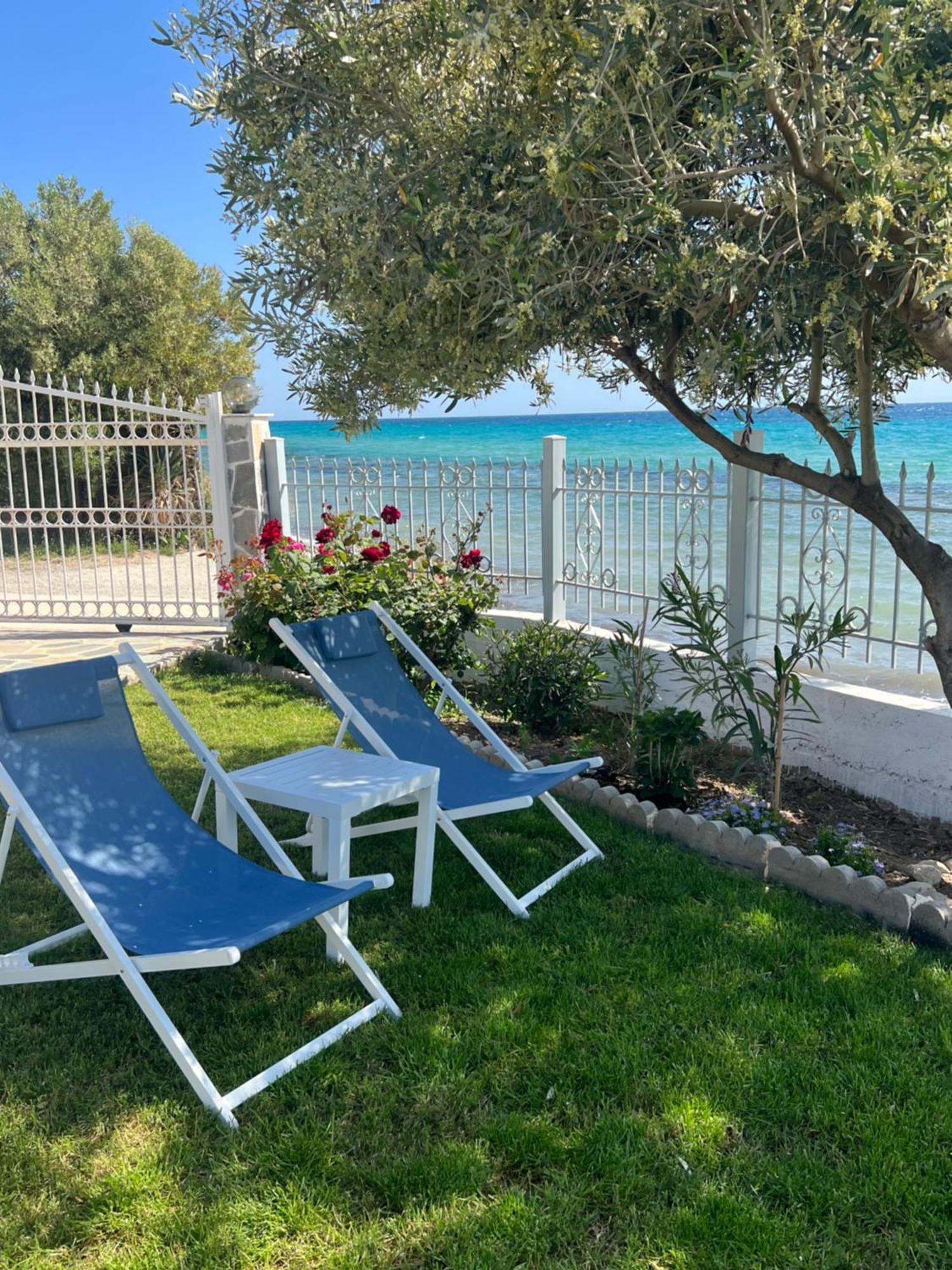 Beachfront Villa Athina Vergia Bagian luar foto