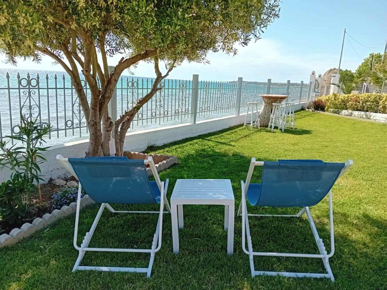Beachfront Villa Athina Vergia Bagian luar foto