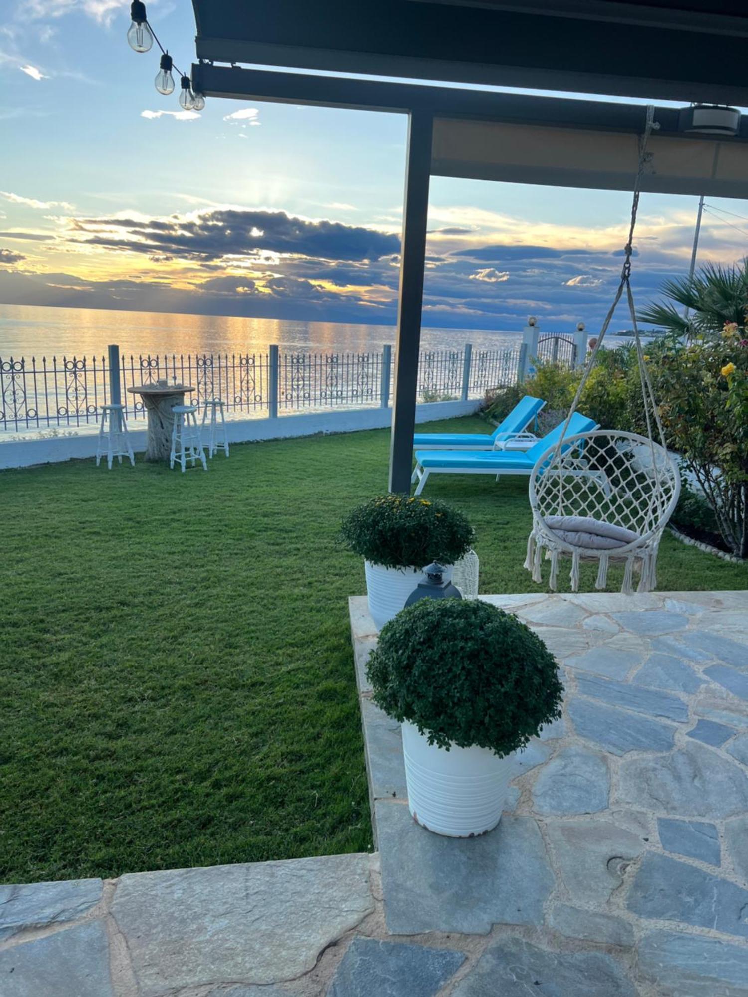 Beachfront Villa Athina Vergia Bagian luar foto